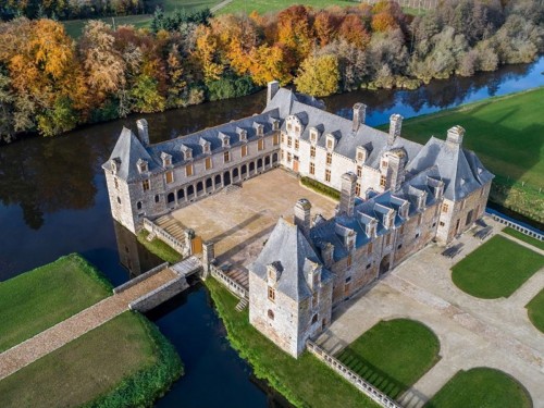 Un chateau plein d'histoire Ã  30 minutes du Mont St Michel